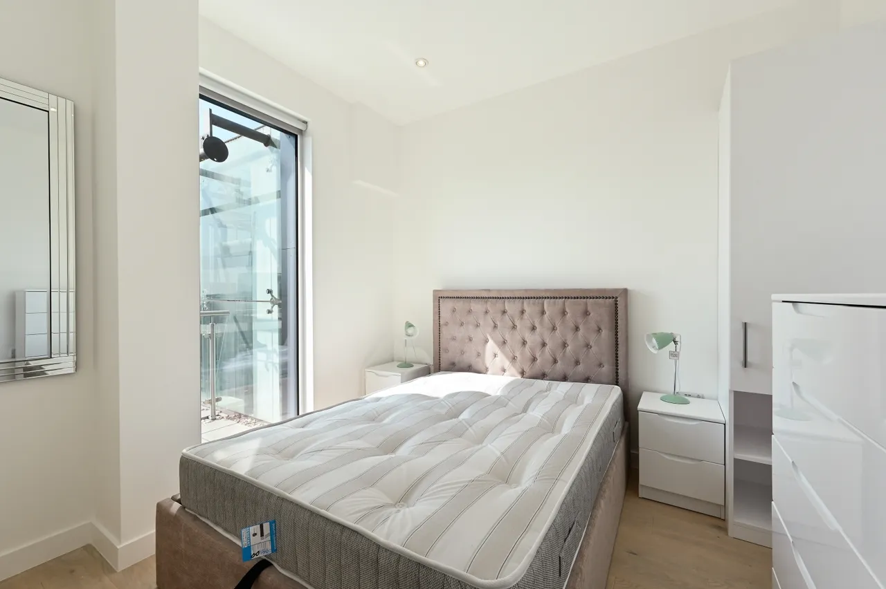Great West Road, Brentford, TW8, photo 4