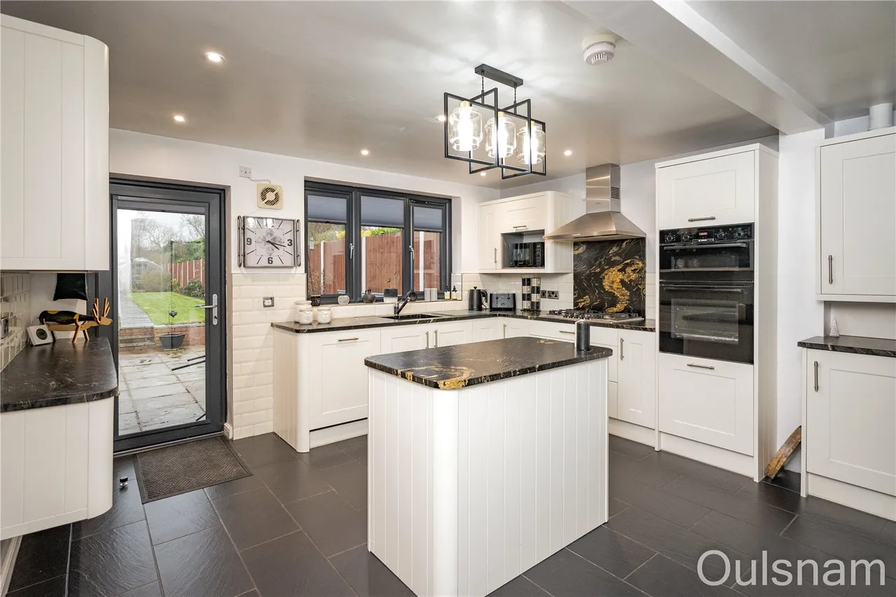 Finstall Road, Finstall, Bromsgrove, Worcestershire, B60 3DE, photo 2