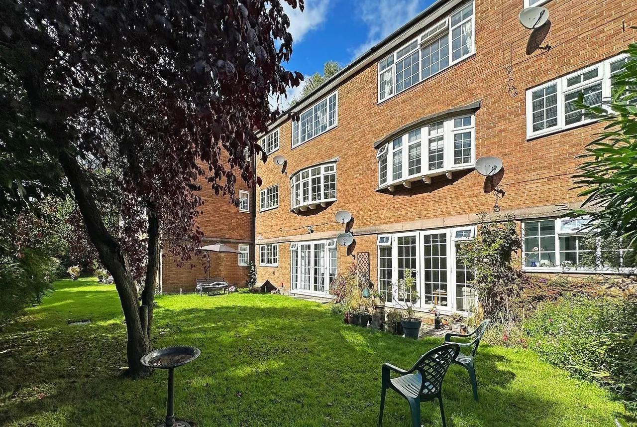 Eskdale Drive, Timperley WA15 7XU, photo 17