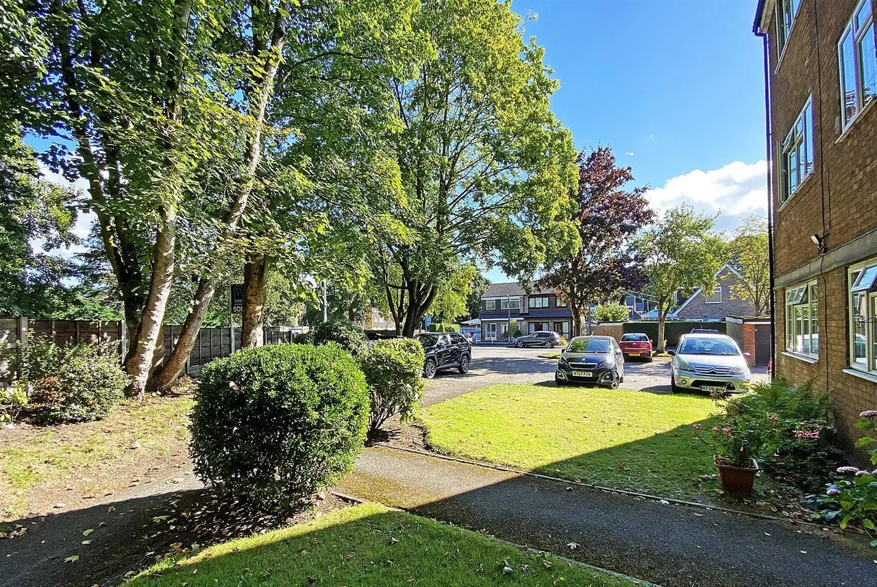 Eskdale Drive, Timperley WA15 7XU, photo 6
