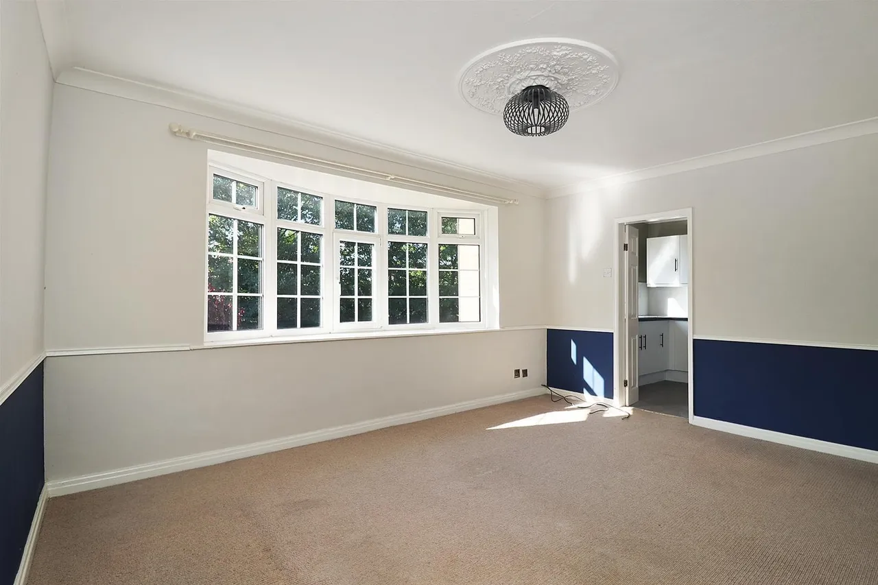 Eskdale Drive, Timperley WA15 7XU, photo 2
