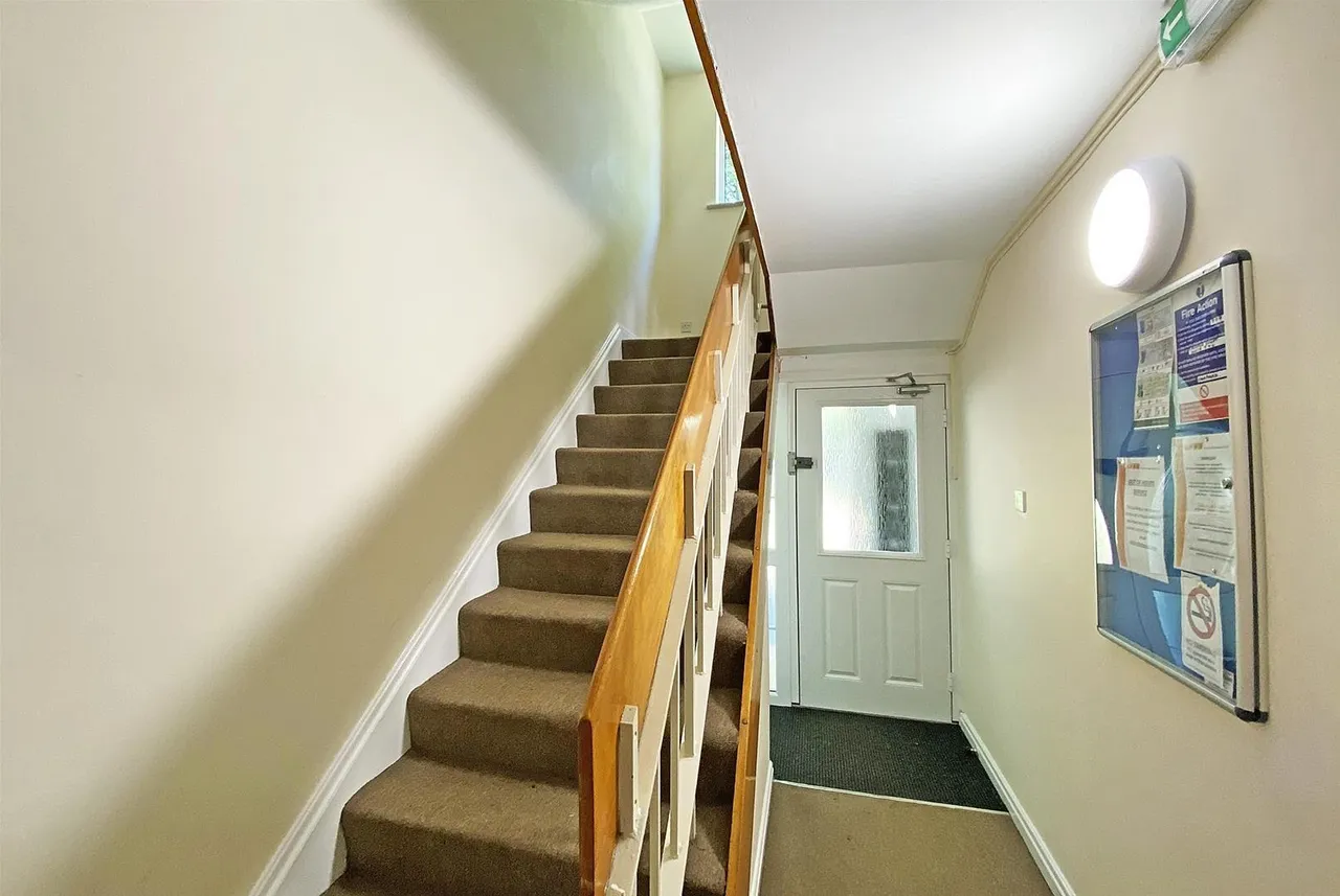 Eskdale Drive, Timperley WA15 7XU, photo 8