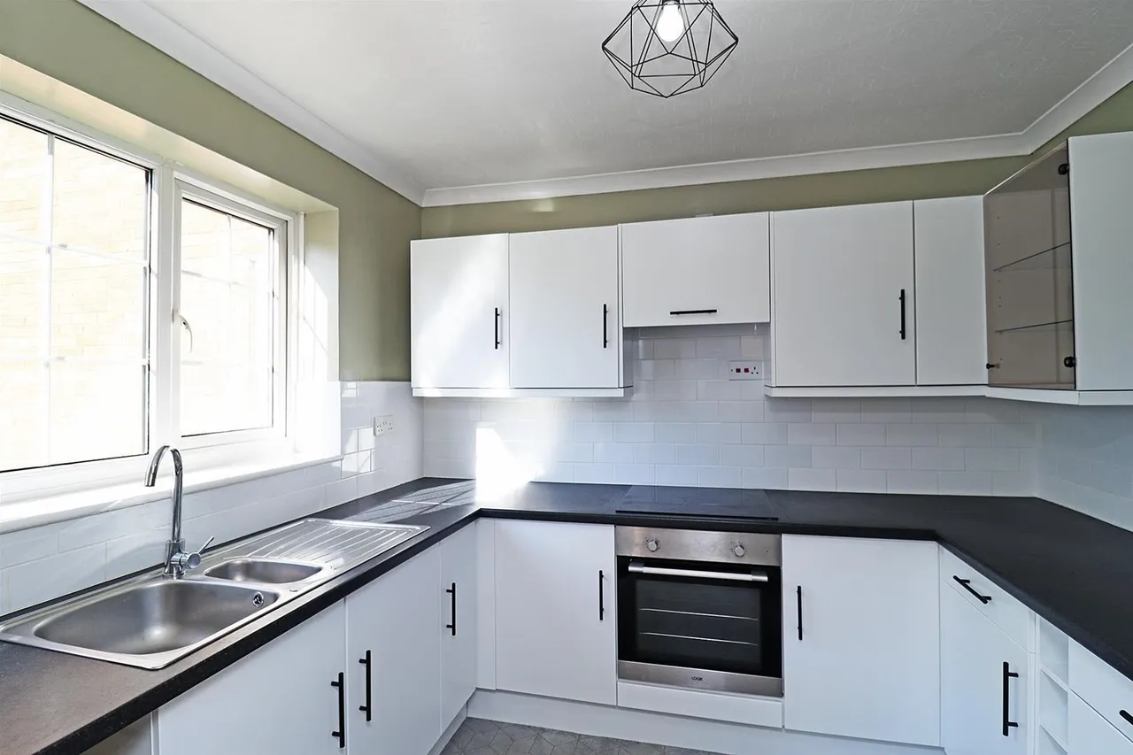Eskdale Drive, Timperley WA15 7XU, photo 3