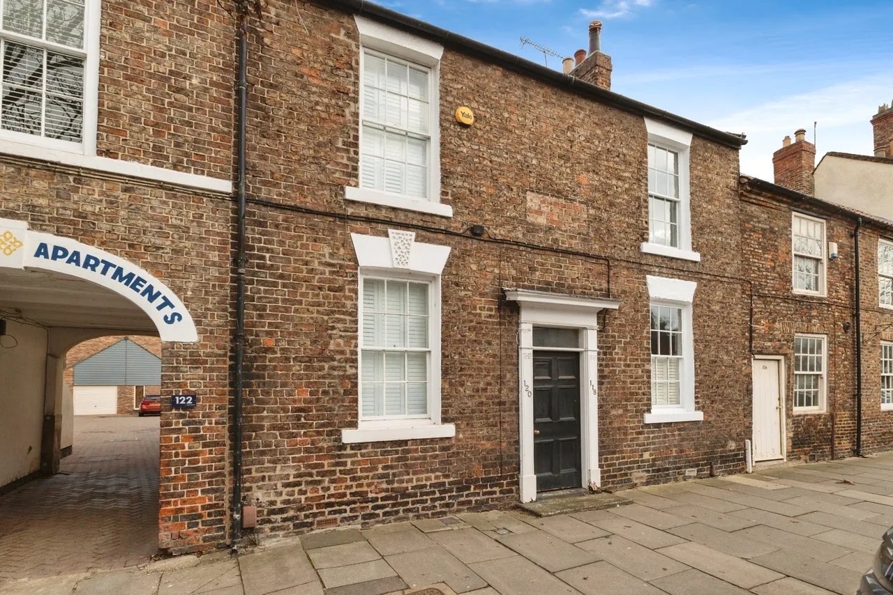 2 bed house for sale — High Street, YARM, TS15