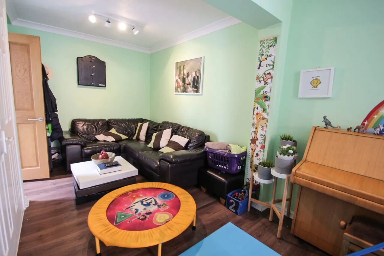 Frobisher Way, Greenhithe, photo 5