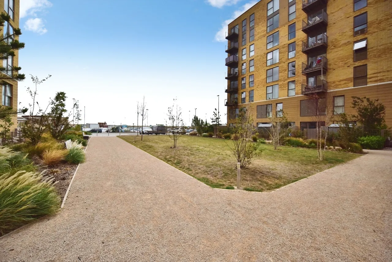 Gillingham Gate Road, Chatham, ME4, photo 18