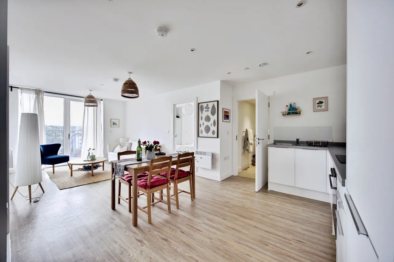 2 bed flat for sale, Gillingham Gate Road, Chatham, ME4