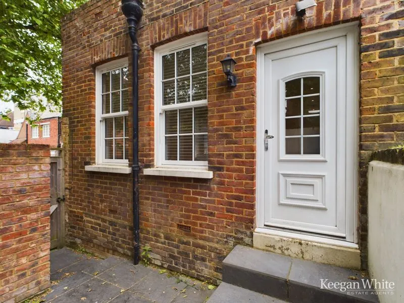 2 bed flat to rent — High Street, High Wycombe HP11 2AG