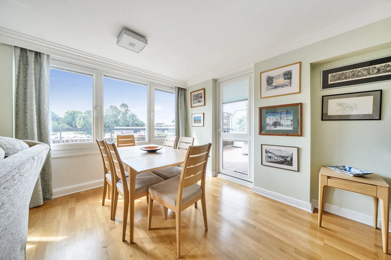 Spacious three-bedroom apartment with private terrace and double garage, TW8, photo 4