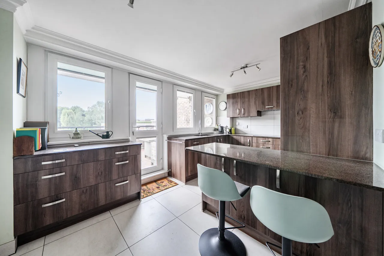 Spacious three-bedroom apartment with private terrace and double garage, TW8, photo 5
