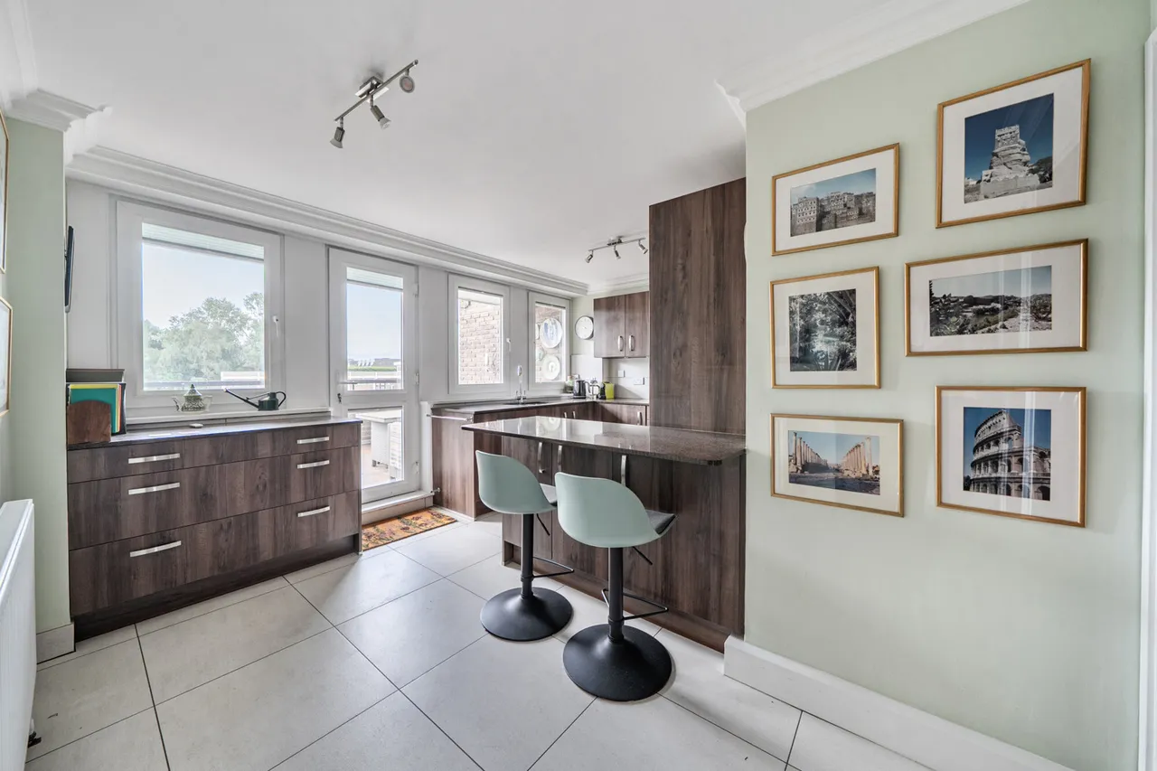 Spacious three-bedroom apartment with private terrace and double garage, TW8, photo 6