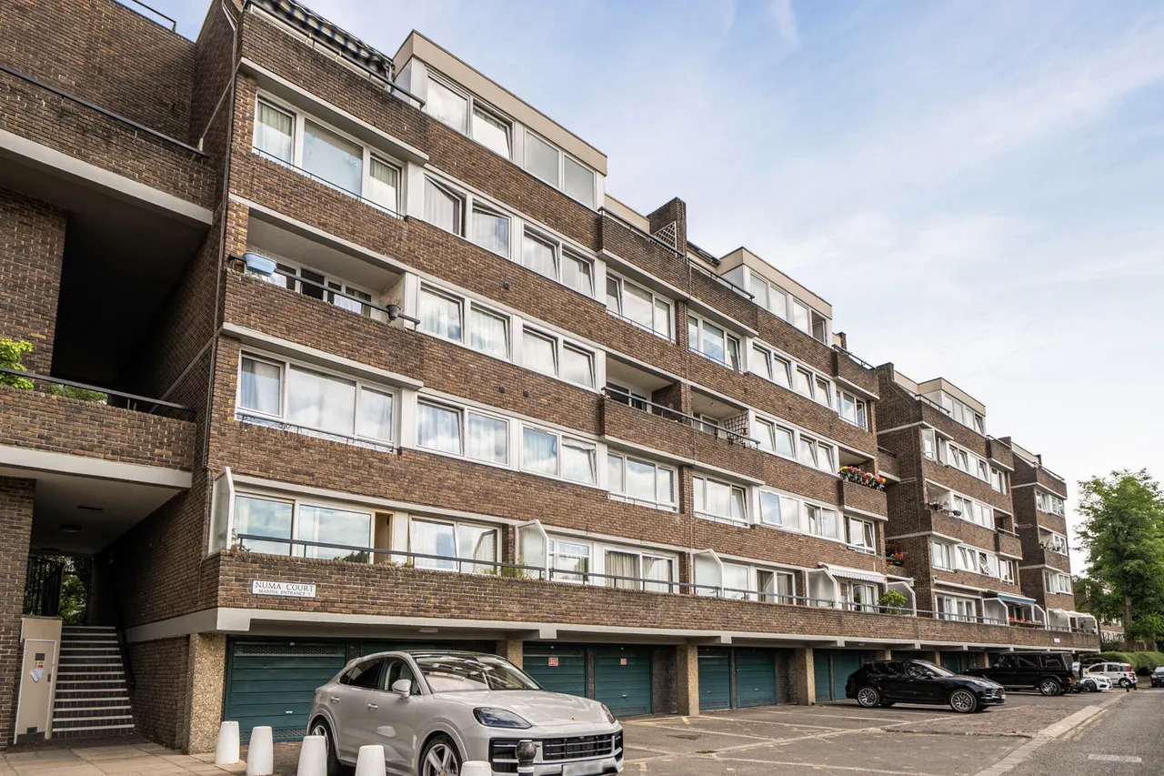 Spacious three-bedroom apartment with private terrace and double garage, TW8, photo 13