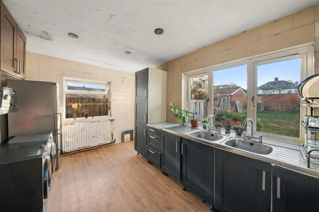 Raleigh Avenue, Hayes, photo 11