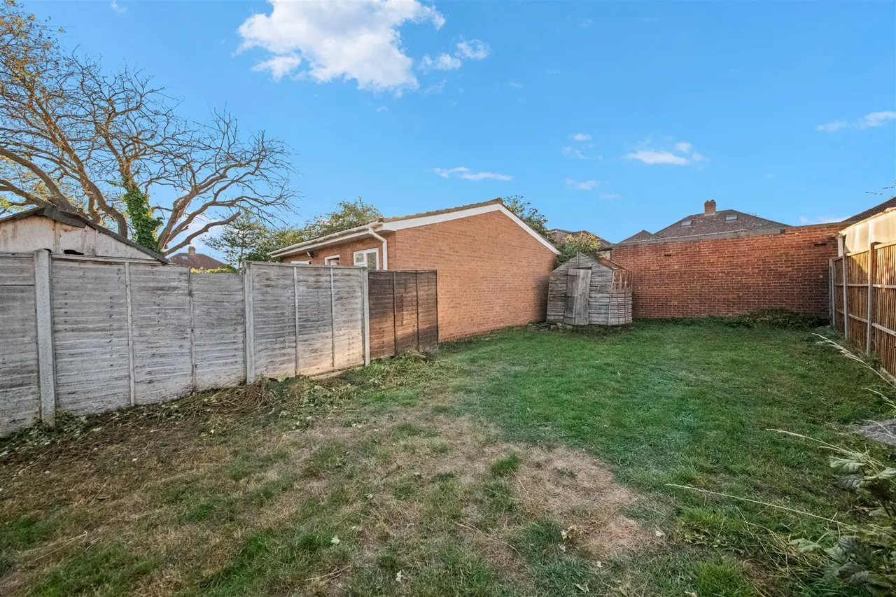 Raleigh Avenue, Hayes, photo 4
