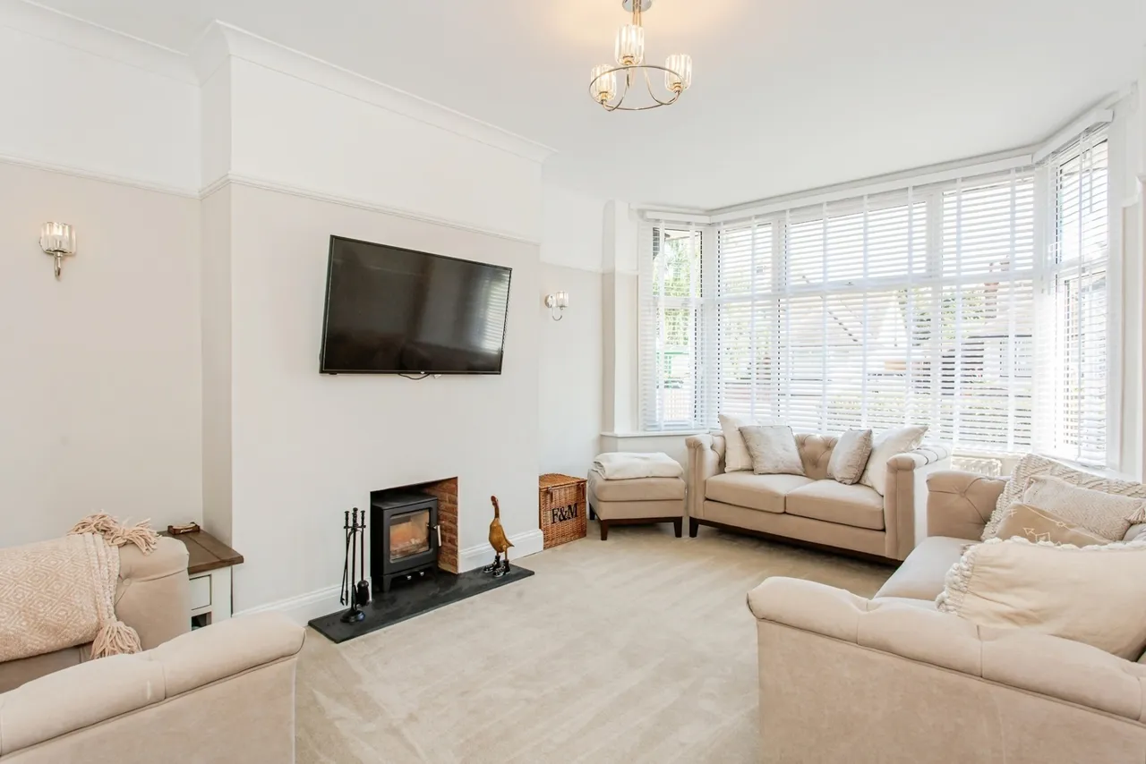 Acacia Drive, Thorpe Bay, Essex, SS1, photo 2