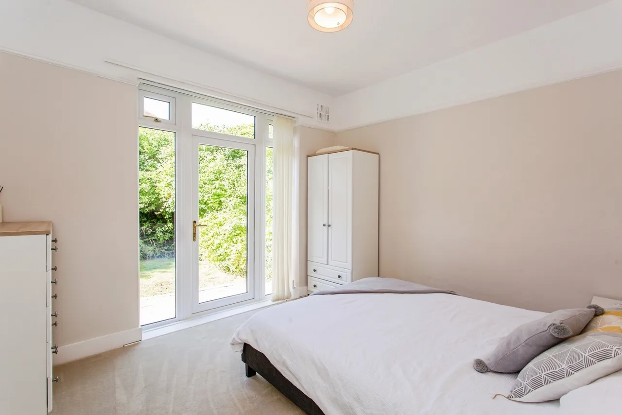 Acacia Drive, Thorpe Bay, Essex, SS1, photo 9
