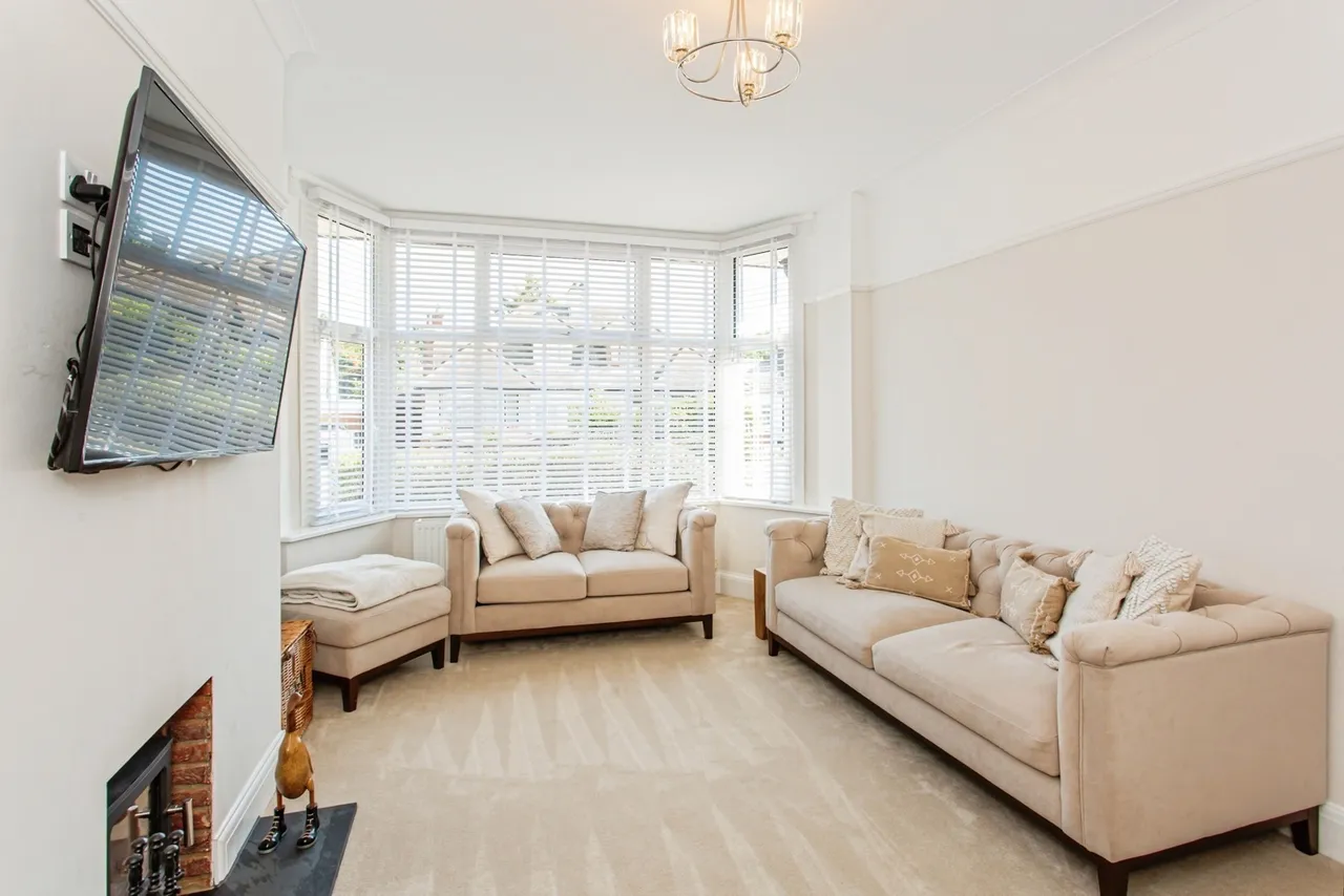 Acacia Drive, Thorpe Bay, Essex, SS1, photo 3