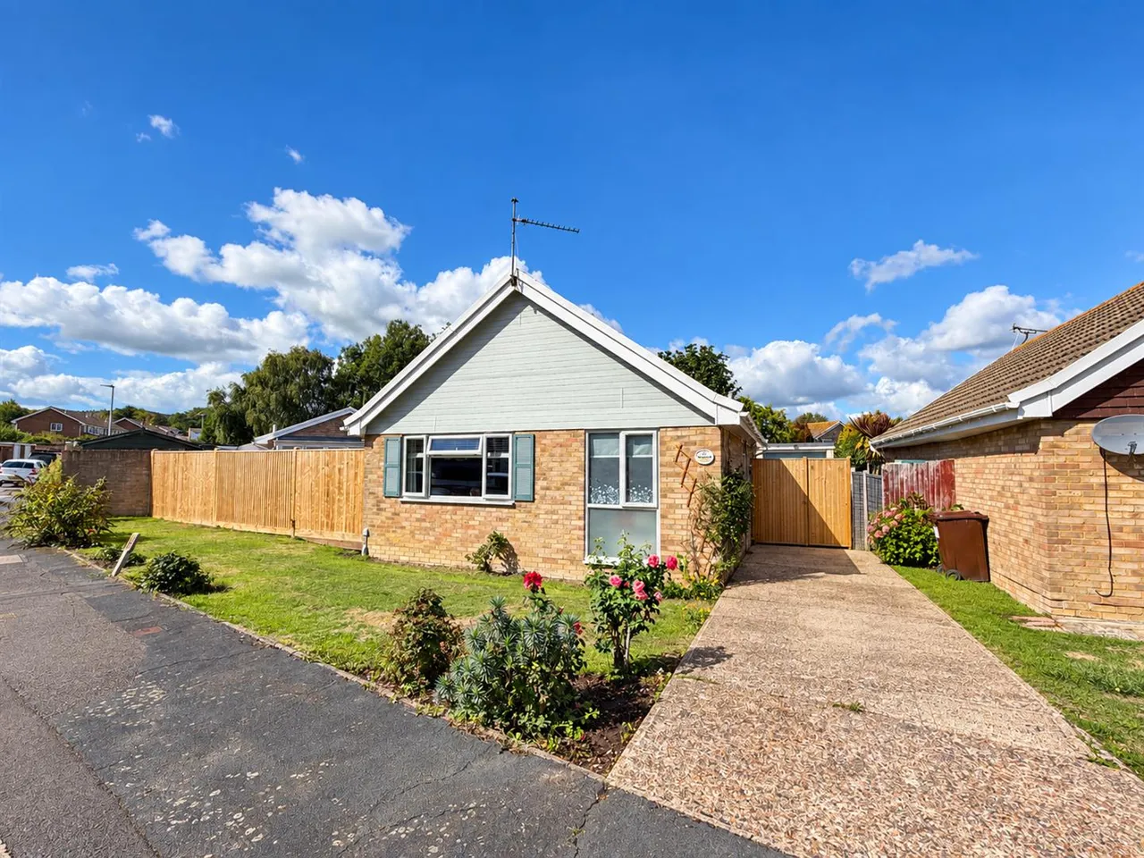 2 bed house for sale — Rowan Avenue, Eastbourne, East Sussex, BN22 0RY