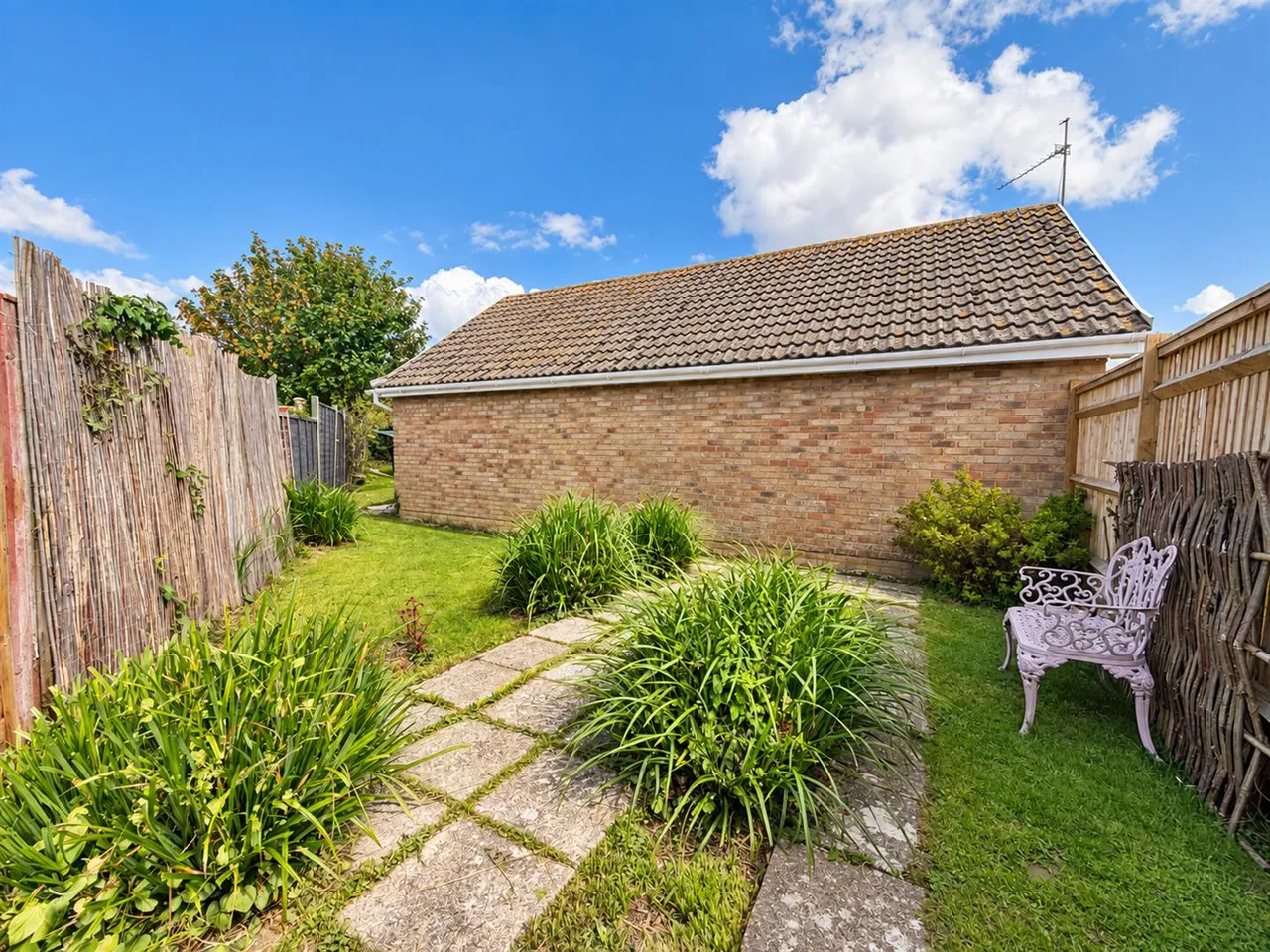 Rowan Avenue, Eastbourne, East Sussex, BN22 0RY, photo 13