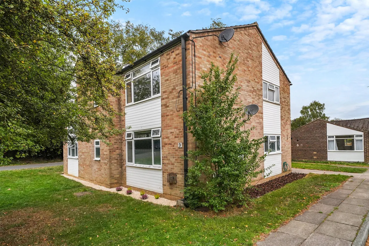 3 bed property for sale, Edenside Road, Great Bookham, KT23