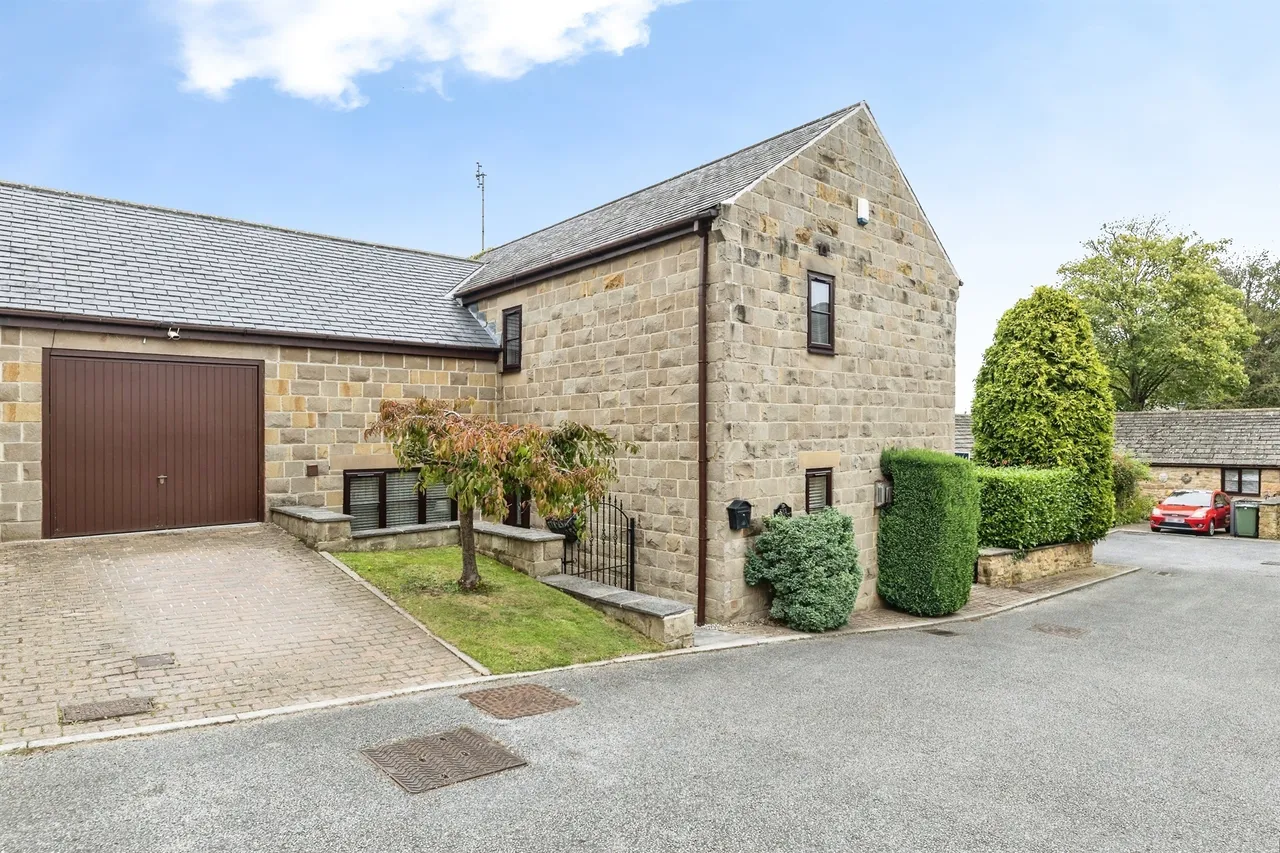 4 bed house for sale, Orchard Court, Badsworth, WF9