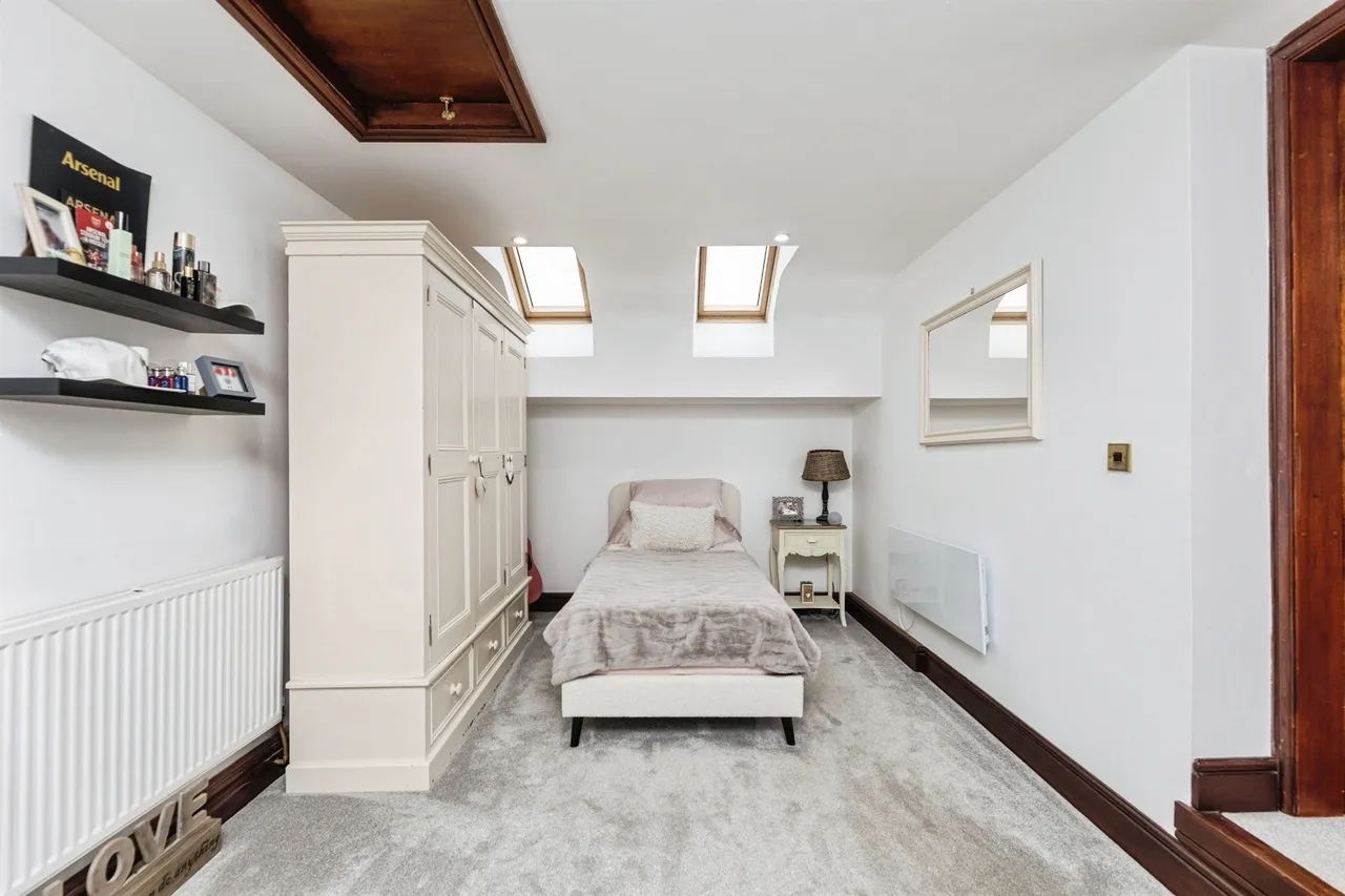 Orchard Court, Badsworth, WF9, photo 9