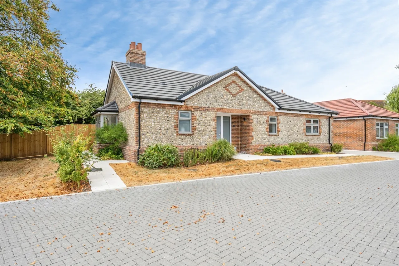 Arundel Road, Fontwell, photo 5