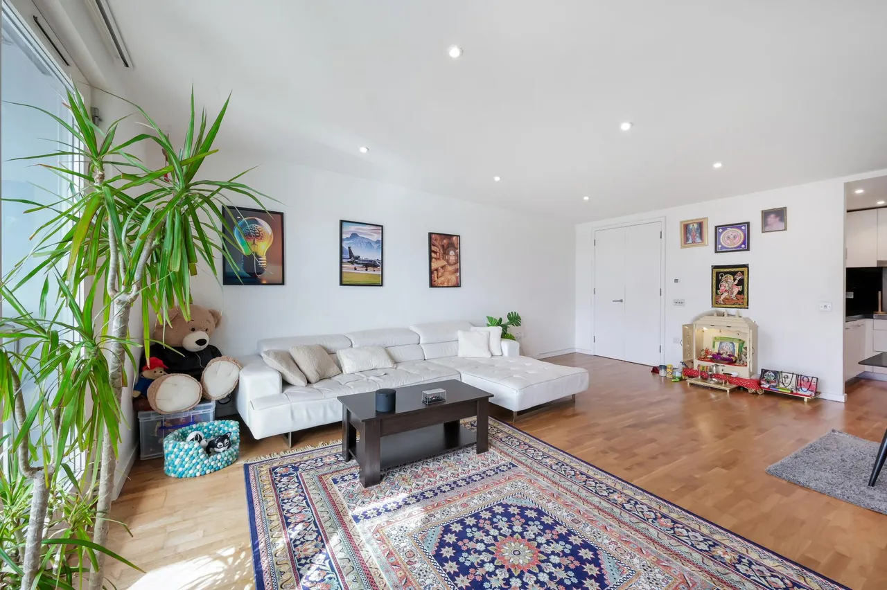 Fairmont Avenue, E14, photo 3