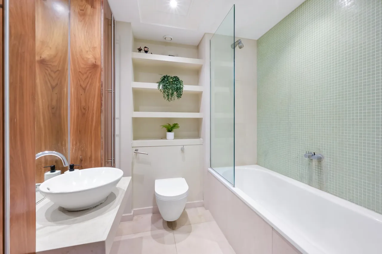 Fairmont Avenue, E14, photo 11