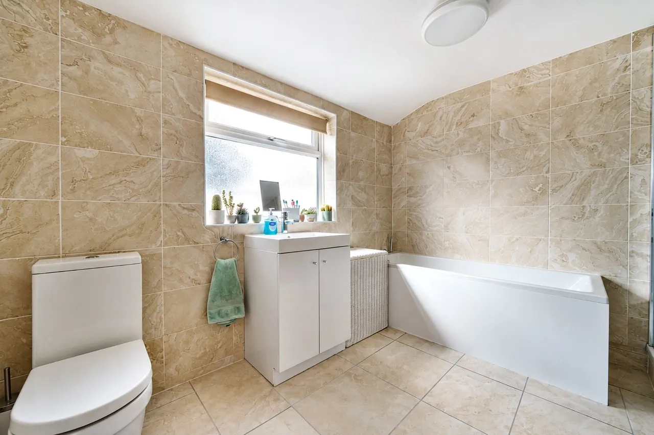 Izane Road, Kent, DA6, photo 6