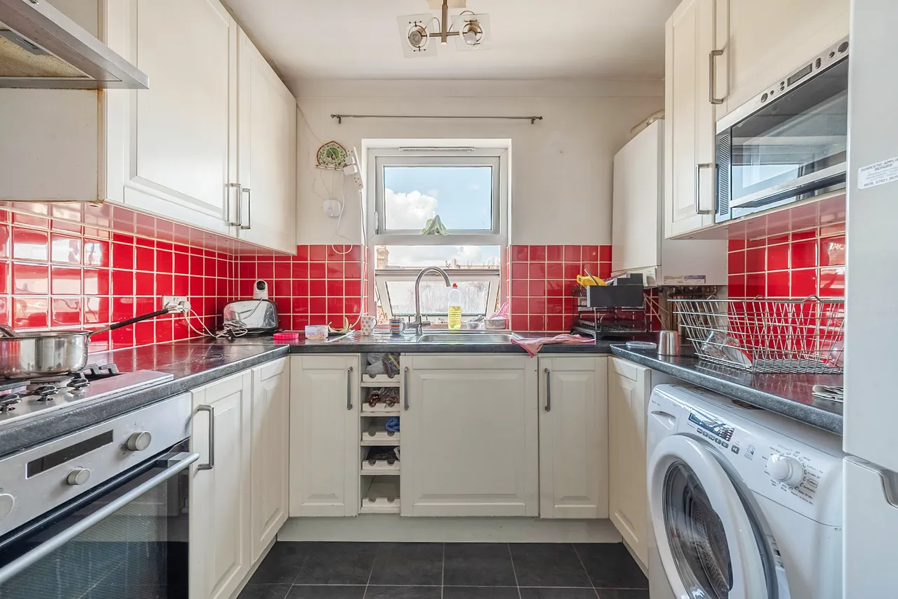 8 Regency Lodge, 64-68 Cardinal Way, Harrow, photo 2