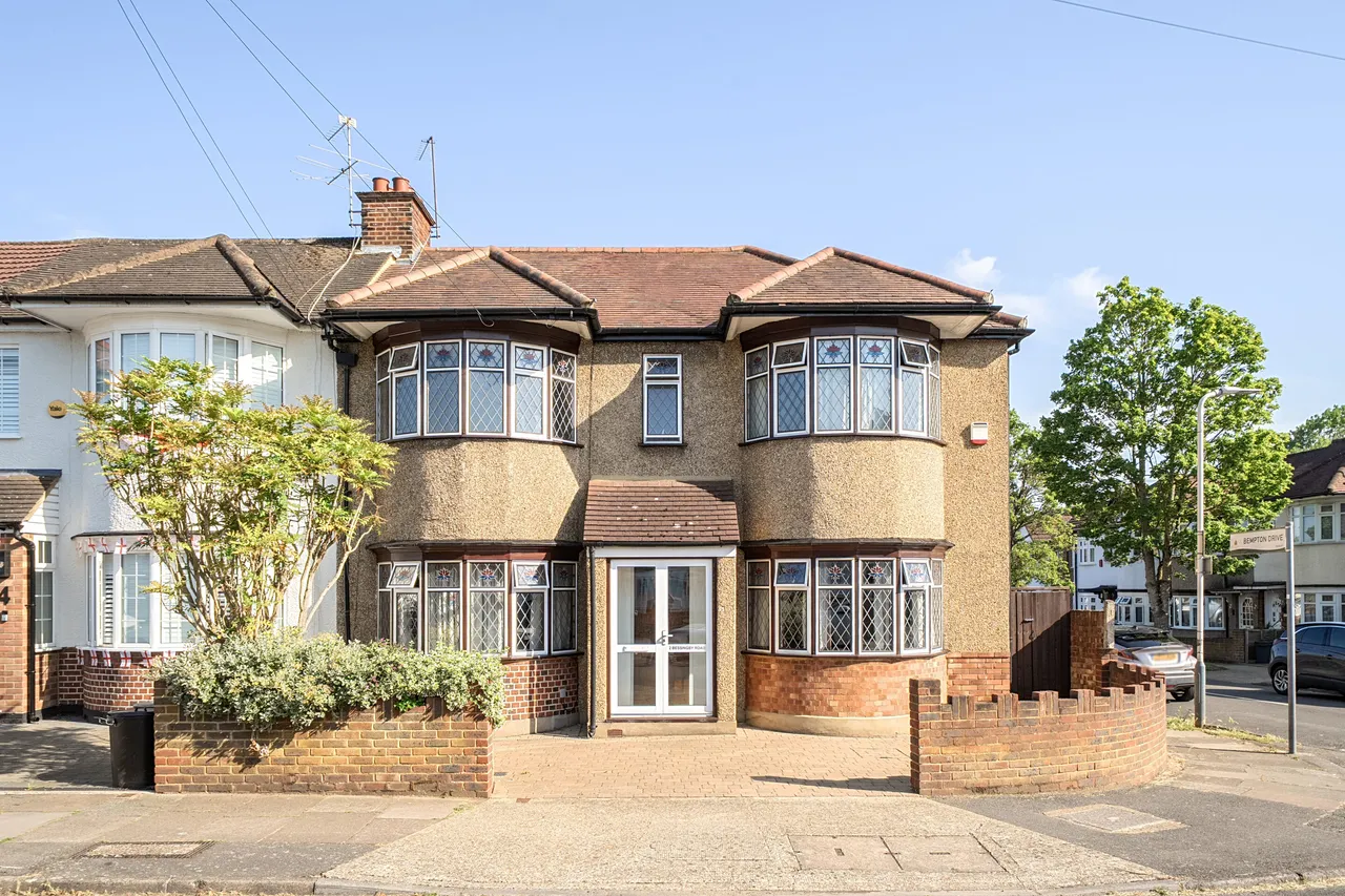 5 bed property for sale — Bessingby Road, Ruislip, HA4