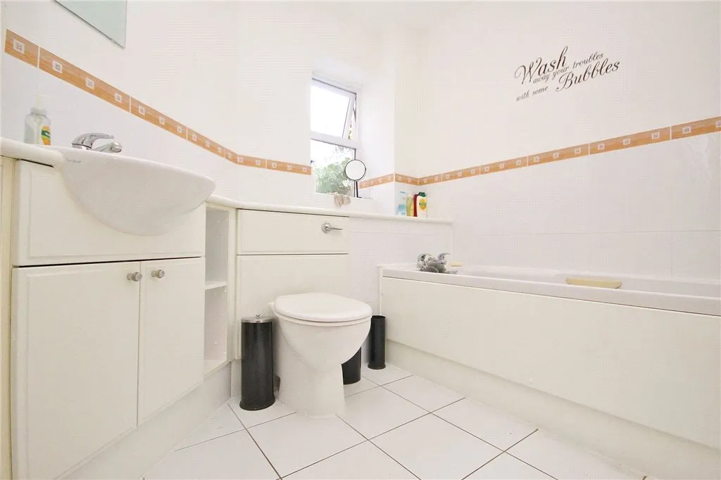 International Way, Sunbury, TW16, photo 8