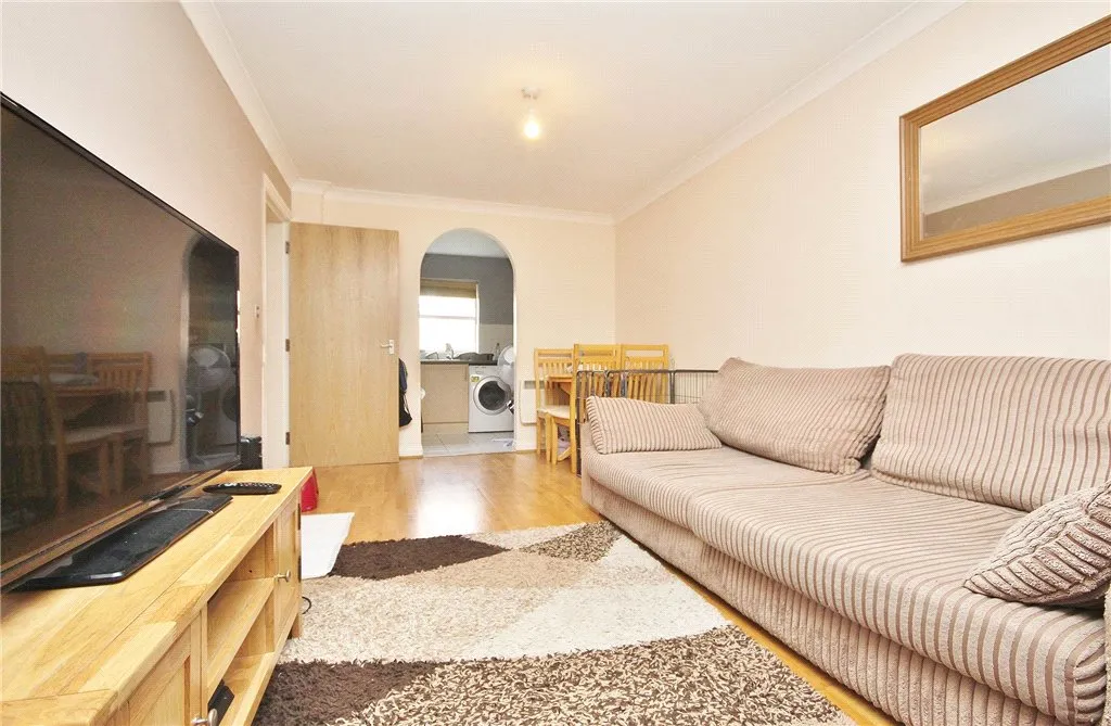 International Way, Sunbury, TW16, photo 2