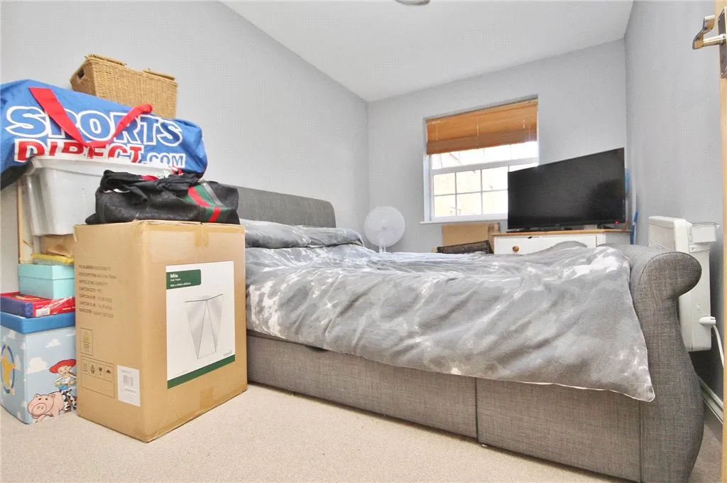 International Way, Sunbury, TW16, photo 5