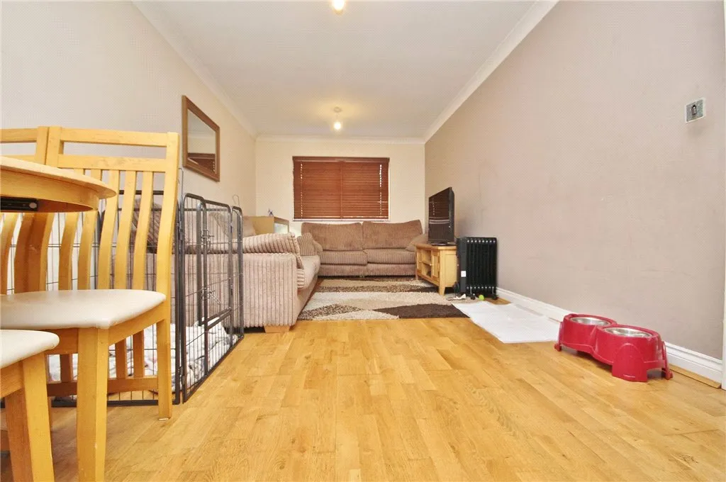 International Way, Sunbury, TW16, photo 3