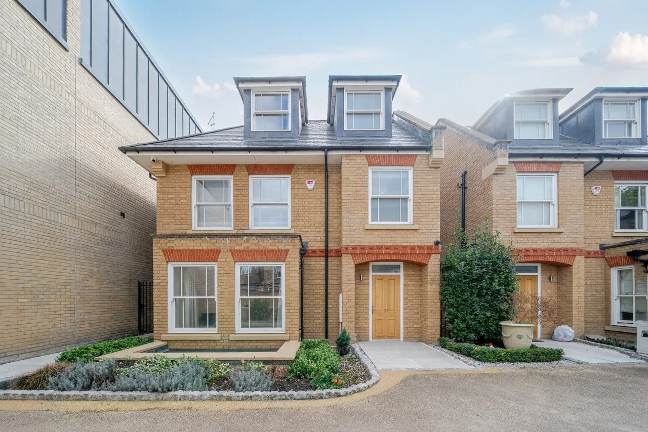 Gunnersbury Mews, Chiswick, W4, photo 2