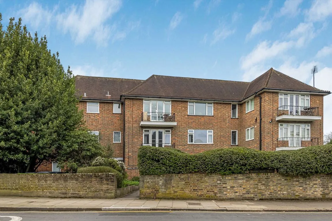 2 bed property for sale, Queens Walk, W5