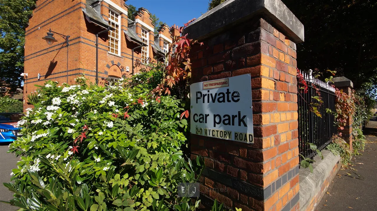 Victory Road, London, photo 10