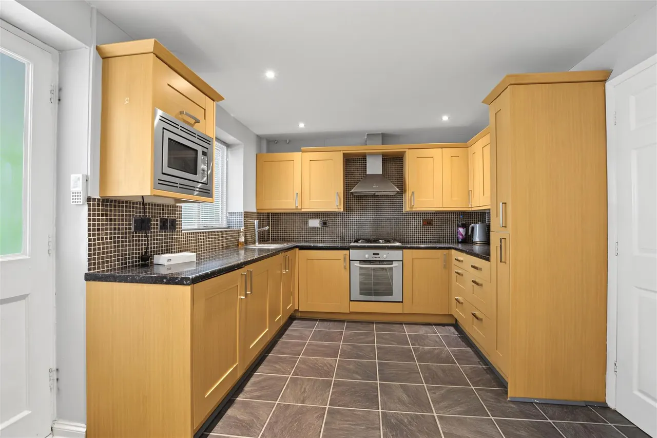 Roman Drive, Nottingham, NG6, photo 2