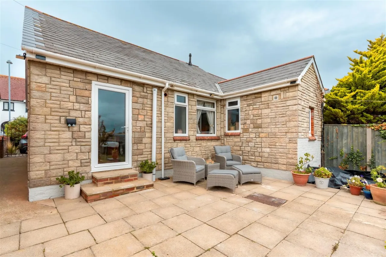 2 bed house for sale, Goldcroft Road, Weymouth, DT4