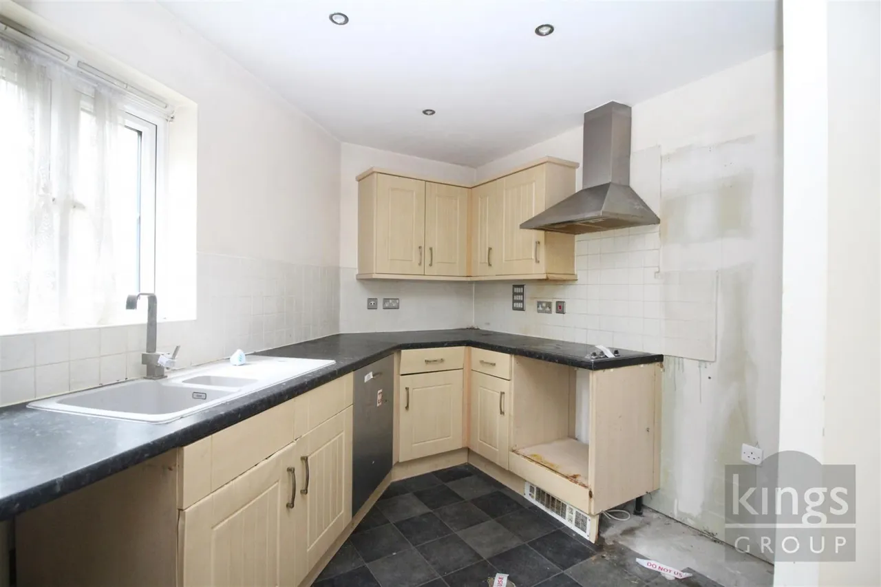 Bromley Close., Harlow, CM20, photo 3