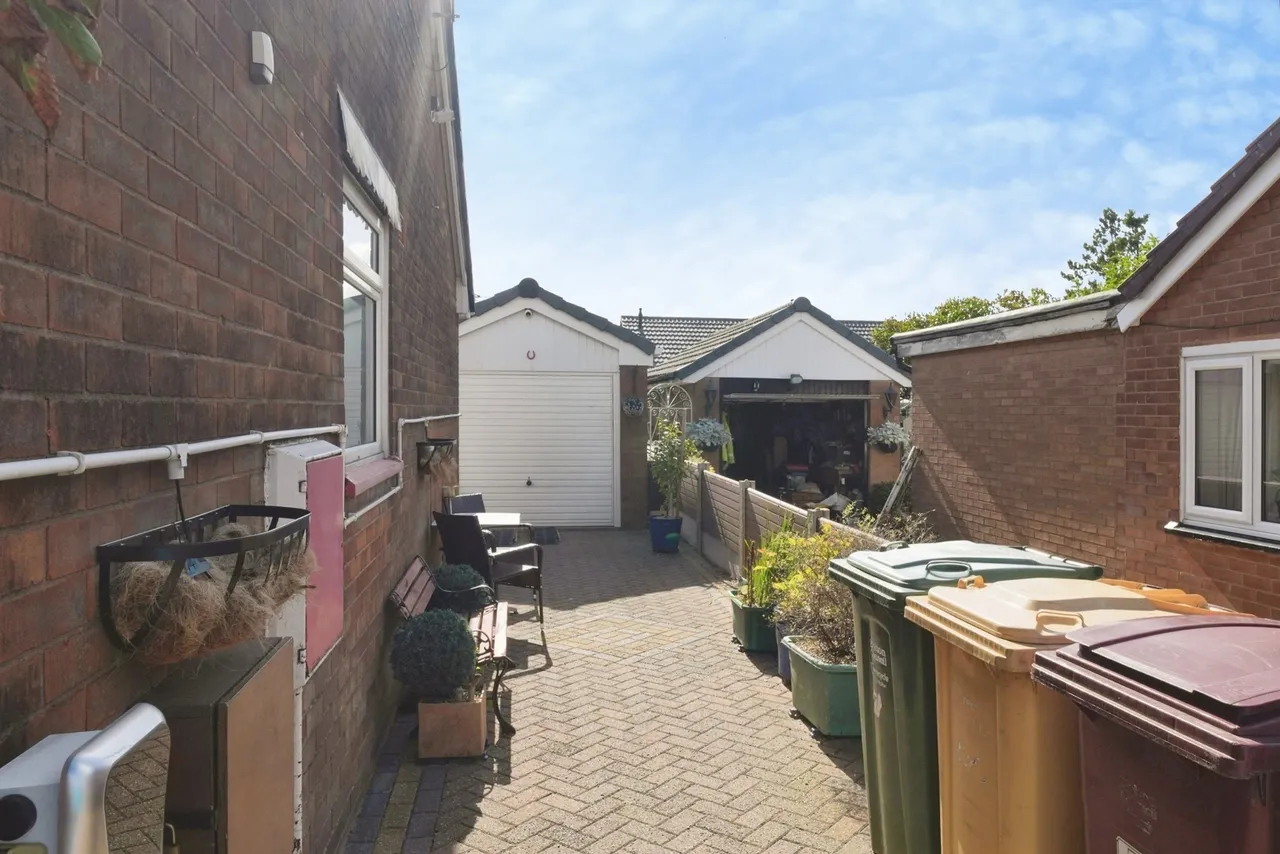 Churchill Drive, Little Lever, BL3, photo 19