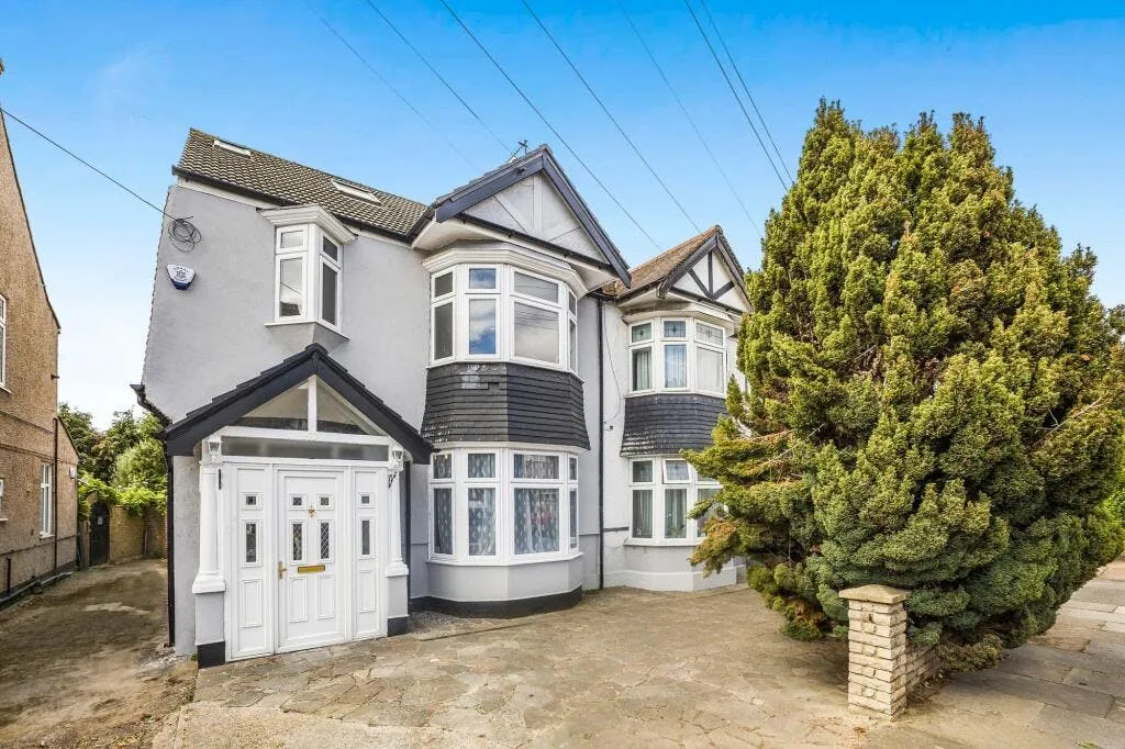 4 bed house for sale — Beattyville Gardens, Ilford, IG6