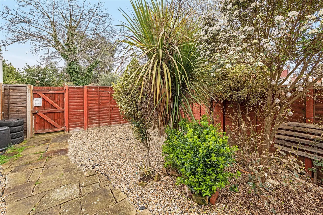 Upper Richmond Road West, London, SW14, photo 3