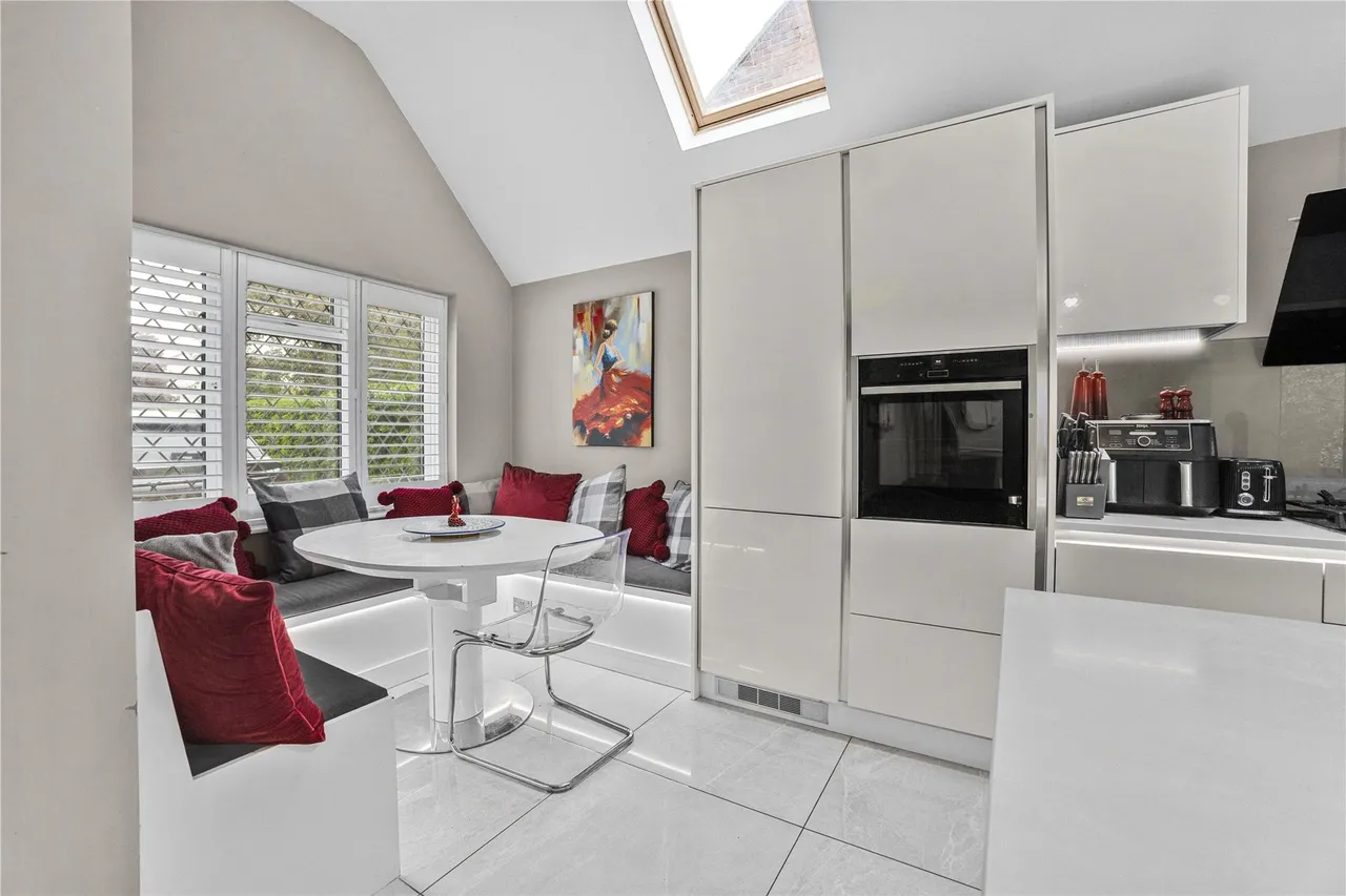 Sefton Close, West End, GU24, photo 6