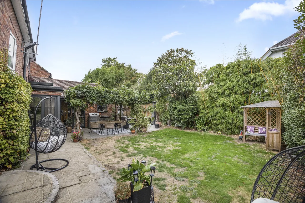 Sefton Close, West End, GU24, photo 22