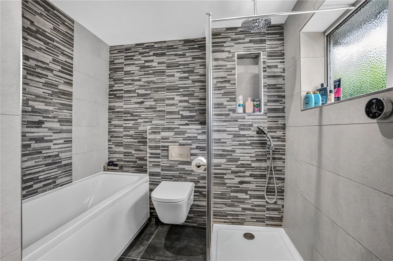 Sefton Close, West End, GU24, photo 21