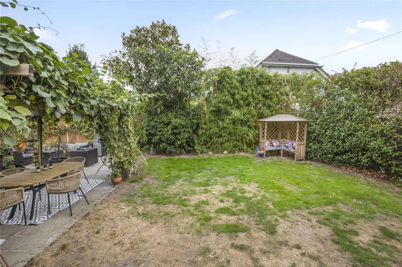 Sefton Close, West End, GU24, photo 26