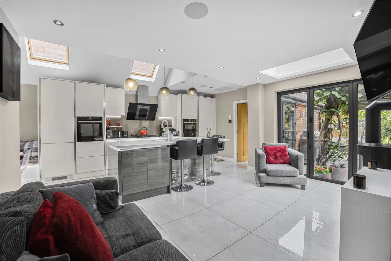 Sefton Close, West End, GU24, photo 4